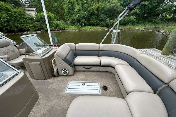 Photo of the 2013 Premier 250 S-Series