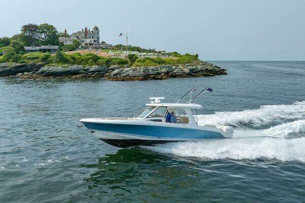 2019 Boston Whaler 35