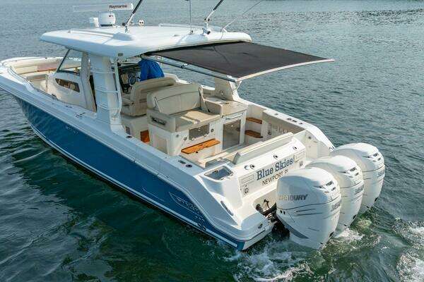 2019 Boston Whaler 35