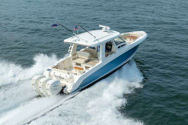 2019 Boston Whaler 35
