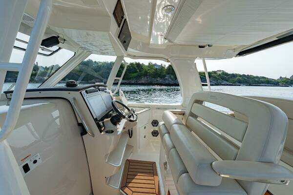 2019 Boston Whaler 35