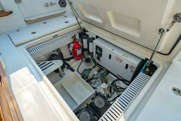 2019 Boston Whaler 35