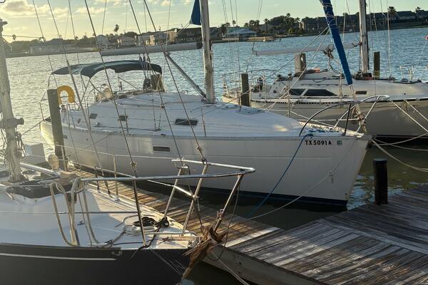 Cricket 33ft Beneteau Yacht For Sale