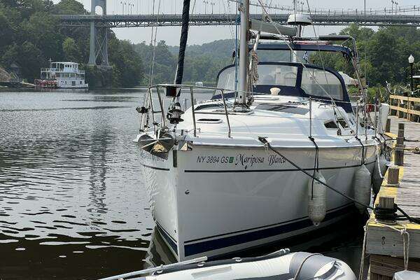 Photo of the 2004 Hunter 41