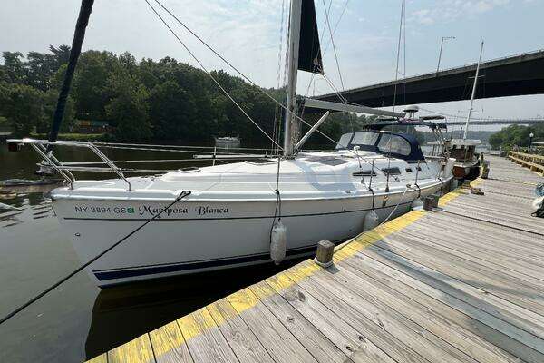 Photo of the 2004 Hunter 41