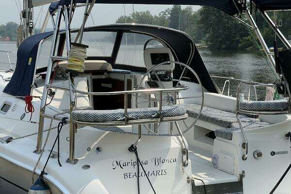 Photo of the 2004 Hunter 41