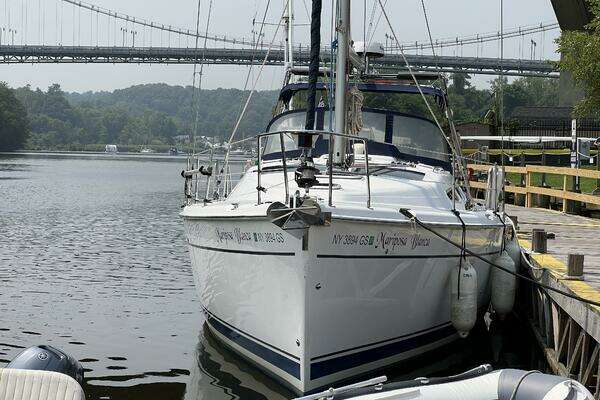 Photo of the 2004 Hunter 41