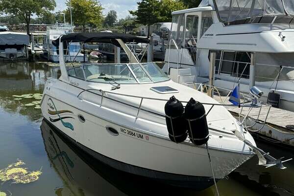 27-ft-Rinker-2000-270 Fiesta Vee-Pullin J's-Douglas Michigan United States yacht for sale