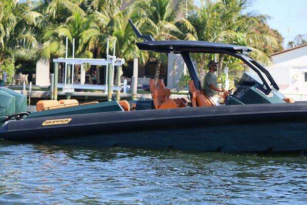 Photo of the 2025 Skipper Green Hull / Camel Upholstery