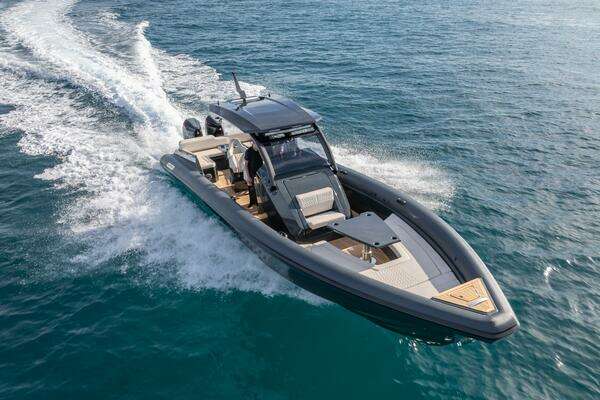 Photo of the 2025 Skipper darkgrey/macadima