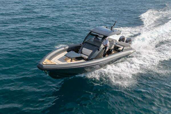 Photo of the 2025 Skipper darkgrey/macadima