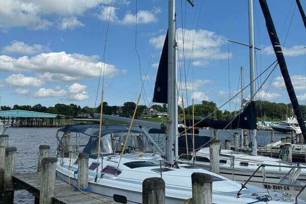 Photo of the 2004 Hunter 386 "Grace"