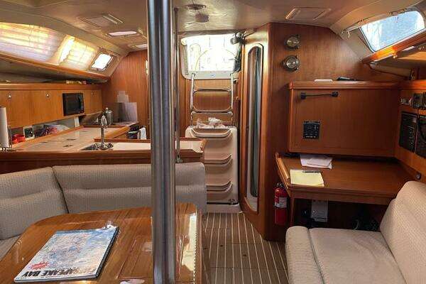 Photo of the 2004 Hunter 386 "Grace"