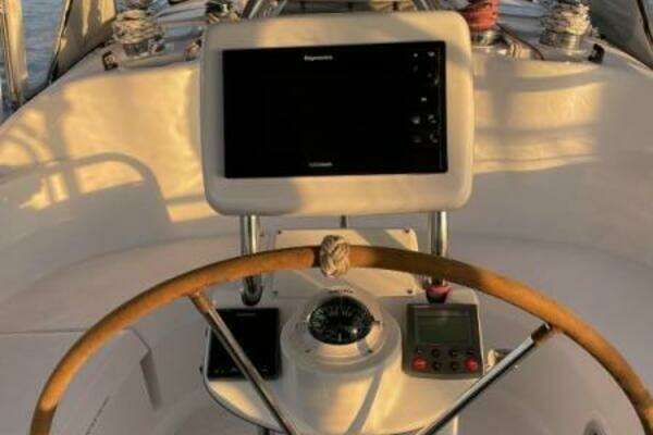 Photo of the 2004 Hunter 386 "Grace"