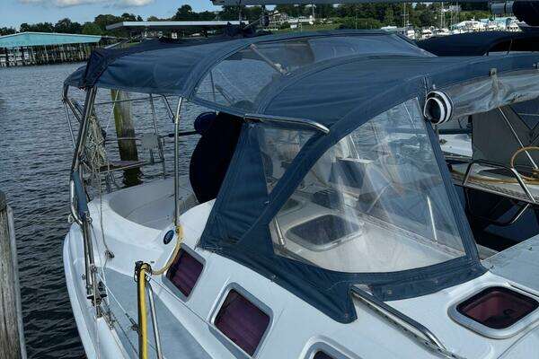 Photo of the 2004 Hunter 386 "Grace"