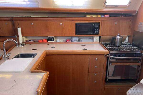 Photo of the 2004 Hunter 386 "Grace"