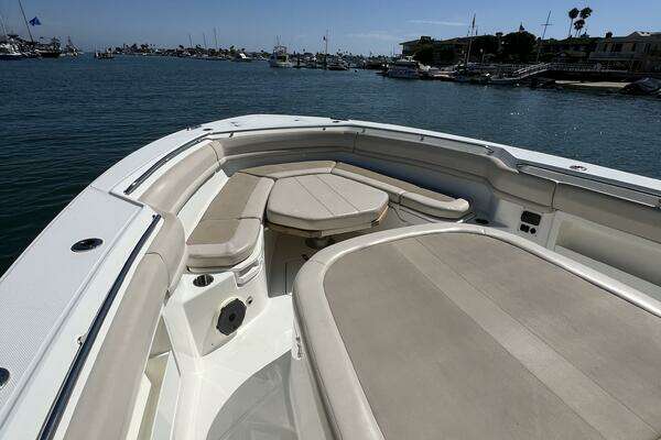 2019 Boston Whaler 38