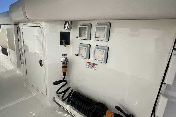 2019 Boston Whaler 38