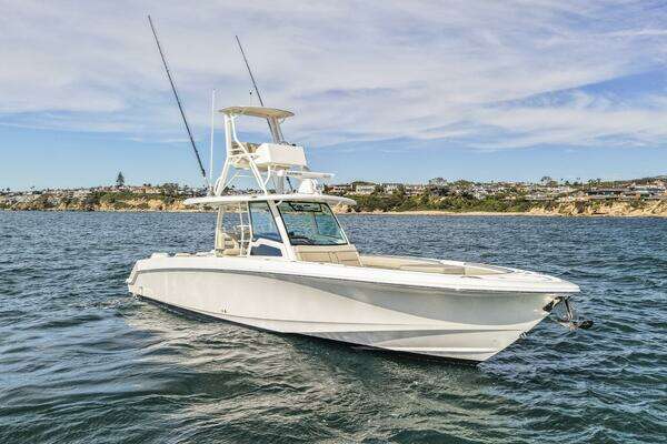 2019 Boston Whaler 38