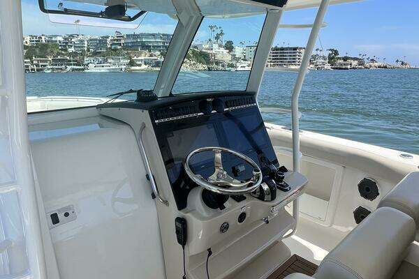 2019 Boston Whaler 38