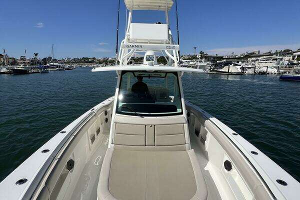 2019 Boston Whaler 38