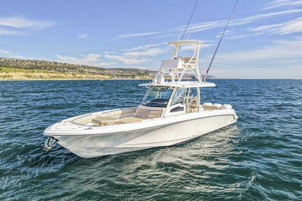 2019 Boston Whaler 38