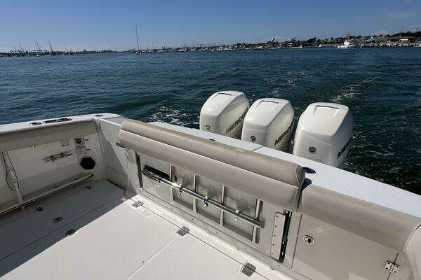 2019 Boston Whaler 38