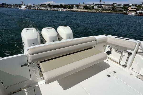 2019 Boston Whaler 38