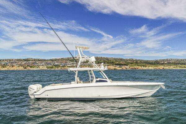 2019 Boston Whaler 38