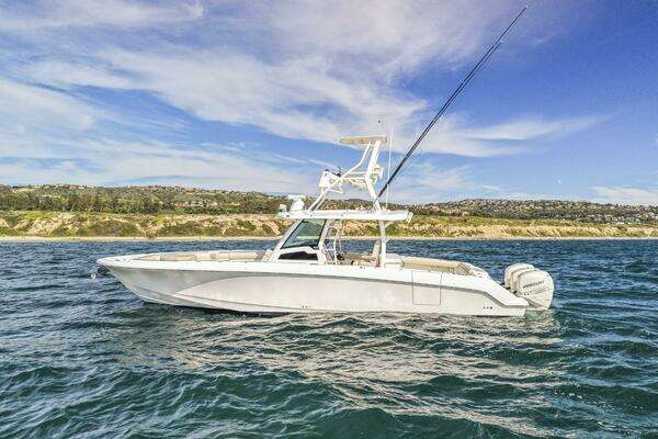 2019 Boston Whaler 38