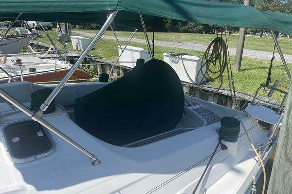 Photo of the 2001 Beneteau Oceanis 381 "Europa"