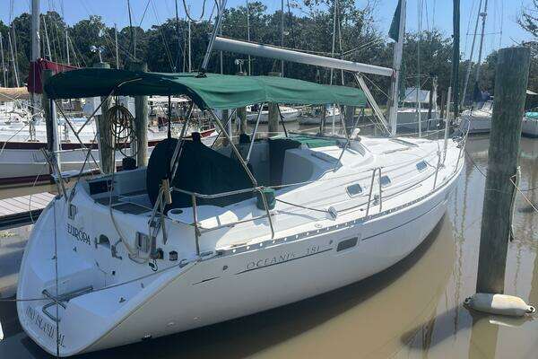 Photo of the 2001 Beneteau Oceanis 381 "Europa"