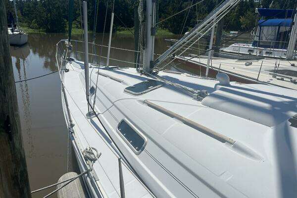 Photo of the 2001 Beneteau Oceanis 381 "Europa"