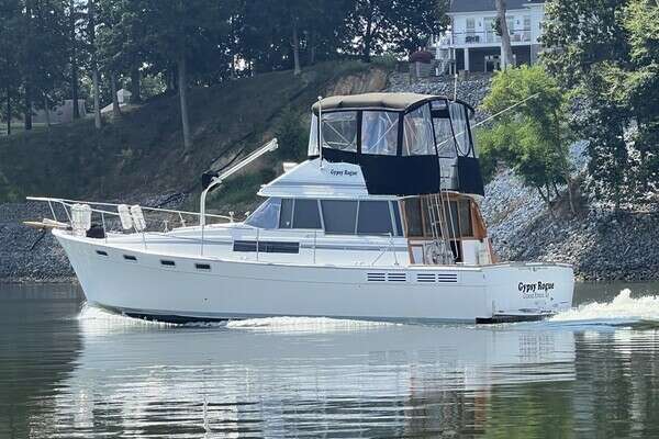 38-ft-Bayliner-1989-3870-Gypsy Rouge-Grand Rivers Kentucky United States yacht for sale