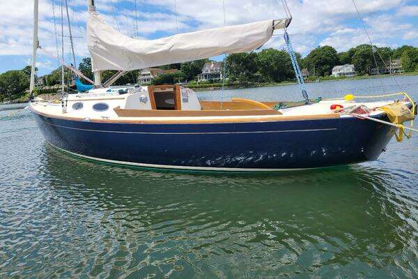 Photo of the 2004 Alerion 28 Express "Rosebud"