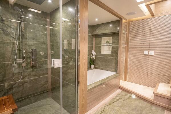 Short Story 122ft Horizon Yacht For Sale