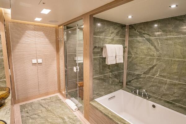 Short Story 122ft Horizon Yacht For Sale