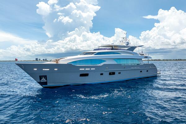 Short Story 122ft Horizon Yacht For Sale