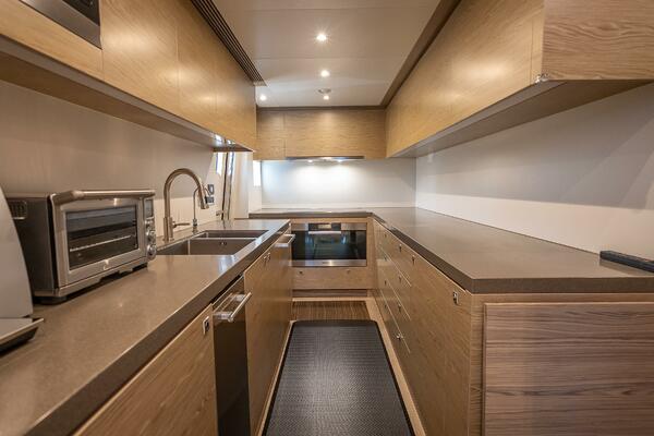 Short Story 122ft Horizon Yacht For Sale