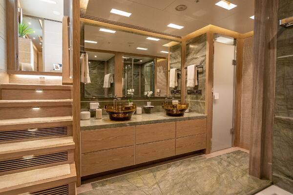 Short Story 122ft Horizon Yacht For Sale