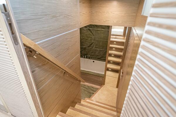 Short Story 122ft Horizon Yacht For Sale