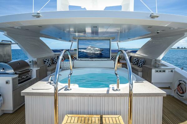 Short Story 122ft Horizon Yacht For Sale