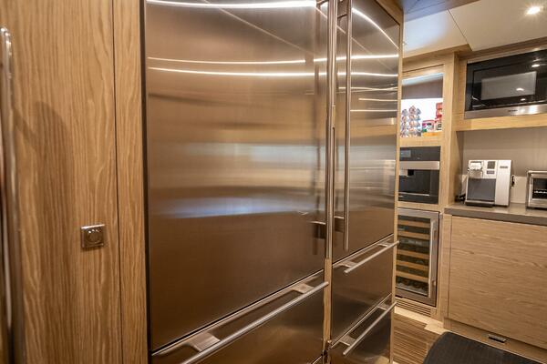 Short Story 122ft Horizon Yacht For Sale