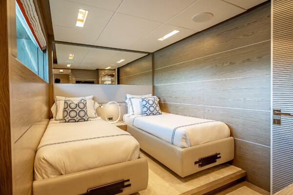 Short Story 122ft Horizon Yacht For Sale