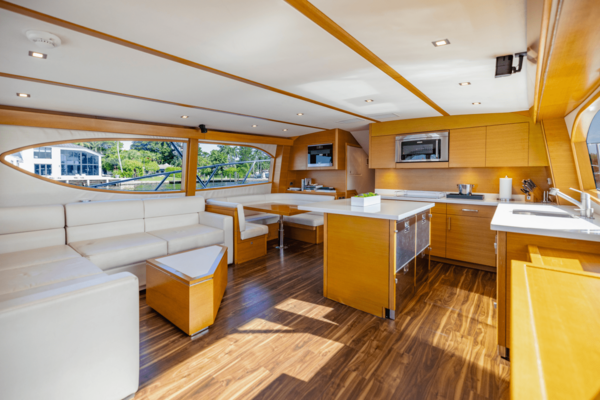 2015 Hatteras 63