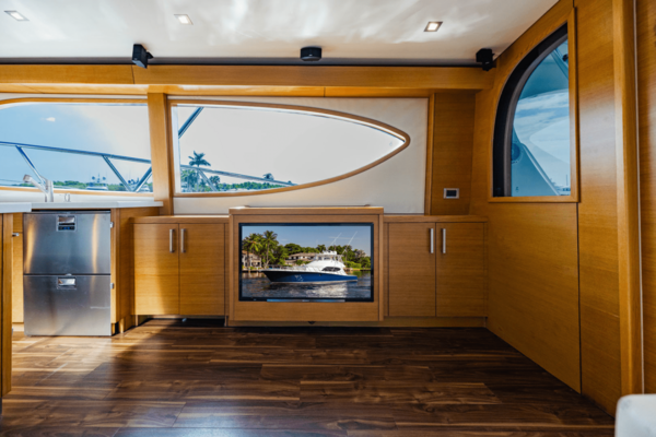 2015 Hatteras 63