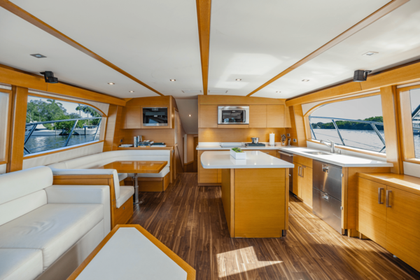 2015 Hatteras 63