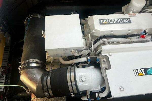 Photo of the 2000 Sea Ray 410 Sundancer "What's Next"