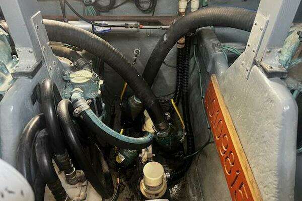 Photo of the 2000 Sea Ray 410 Sundancer "What's Next"