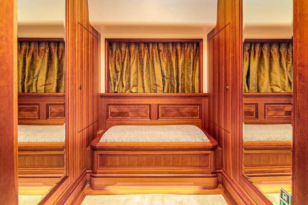 FRIVOLOUS 76ft Hunt Yachts Yacht For Sale